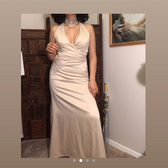 Gorgeous antique white gown - Picture 2 of 2